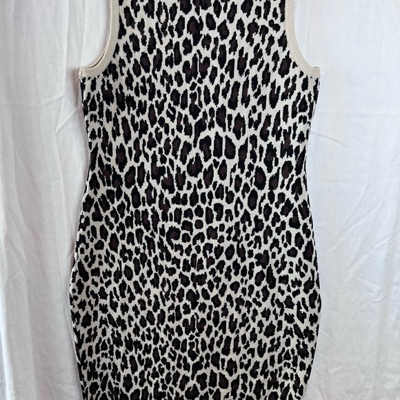 Express Sweeter sleevless
Leopard dress - Picture 2 of 3